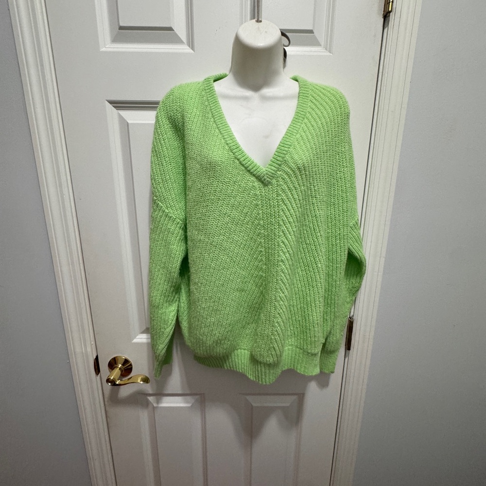 Lilly Pulitzer size large v neck wool blend Kasmina green sweater